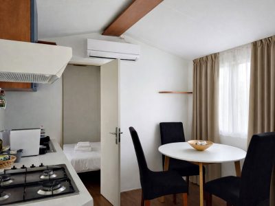 camping-ulika-rovinj-casetta-interior-kitchen