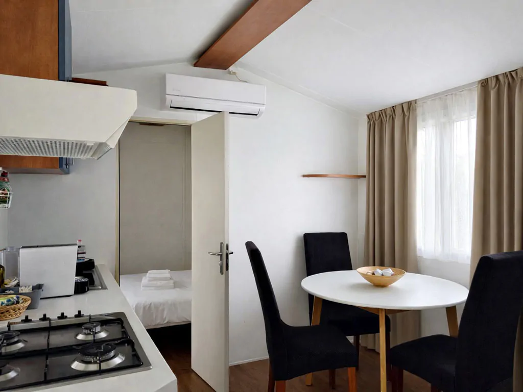 camping-ulika-rovinj-casetta-interior-kitchen