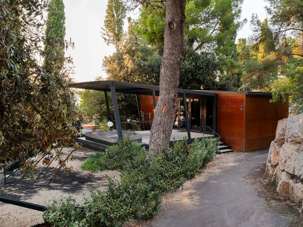campsite-porton-nature-hideouts-mobile-home-family-jacuzzi-exterior-mobile-home-view
