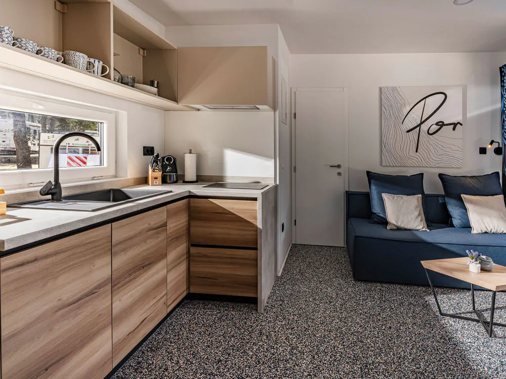 campsite-porton-nature-hideouts-mobile-home-family-jacuzzi-interior-kitchen
