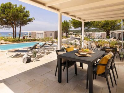 campsite-terra-park-phalaris-mobile-home-lapis-deluxe-holiday-home-pool-exterior-terrace-ii