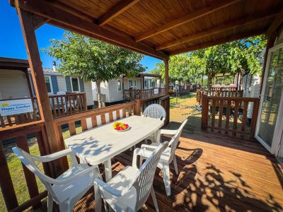 happy-comfort-mobile-home-exterier-terace-fruit