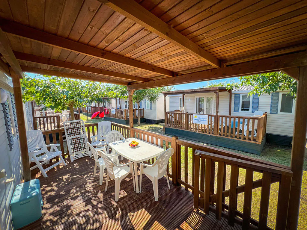happy-comfort-mobile-home-exterier-terace
