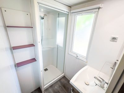 happy-comfort-mobile-home-interier-bathroom