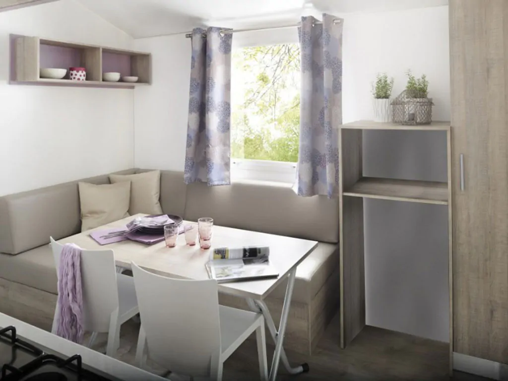 happy-comfort-mobile-home-interier-living-area-purple