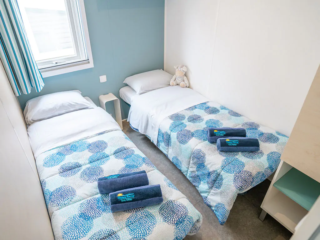 happy-premium-interier-bedroom-sinle-beds-2