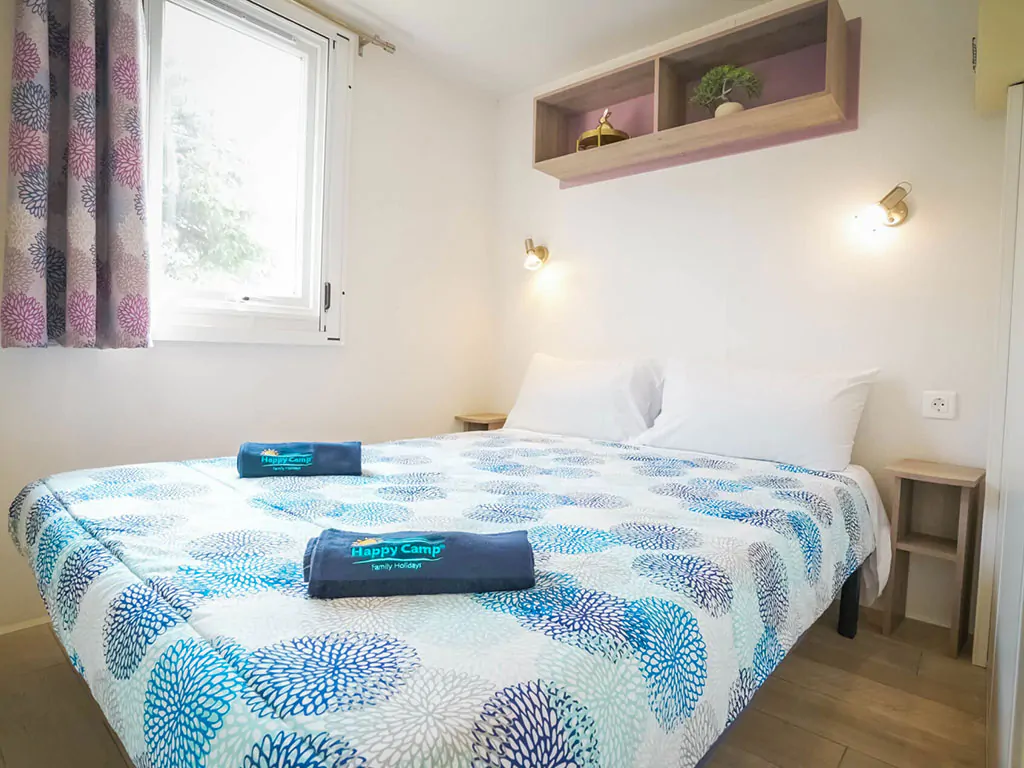 happy-premium-interier-double-bed-view-2