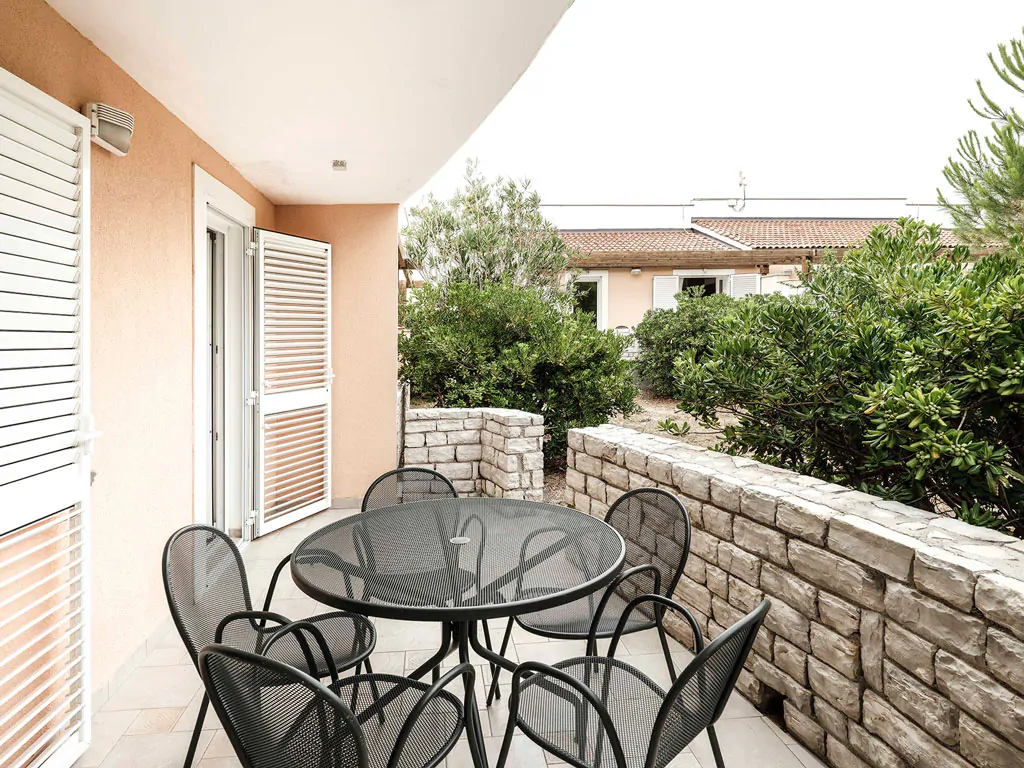 zaton-apartment-comfort-two-bedroom-apartment-41-exterior-terrace