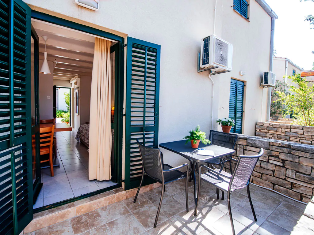 zaton-apartment-essential-studio-apartment-21-exterior-terrace