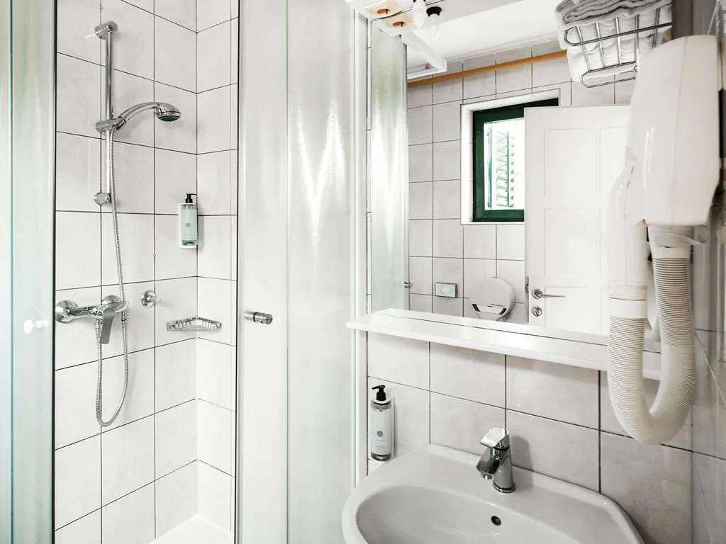 zaton-apartment-essential-studio-apartment-21-interior-bathroom-ii