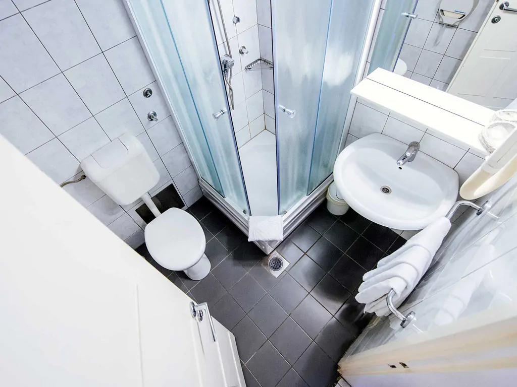 zaton-apartment-essential-studio-apartment-21-interior-bathroom