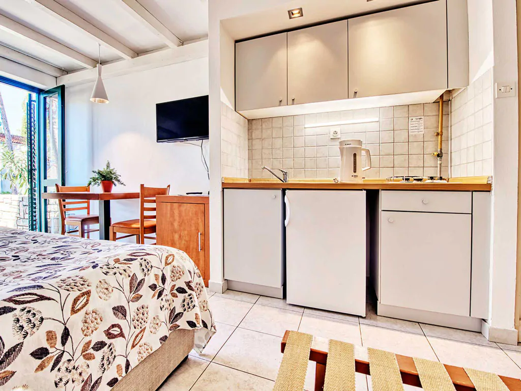 zaton-apartment-essential-studio-apartment-21-interior-kitchen