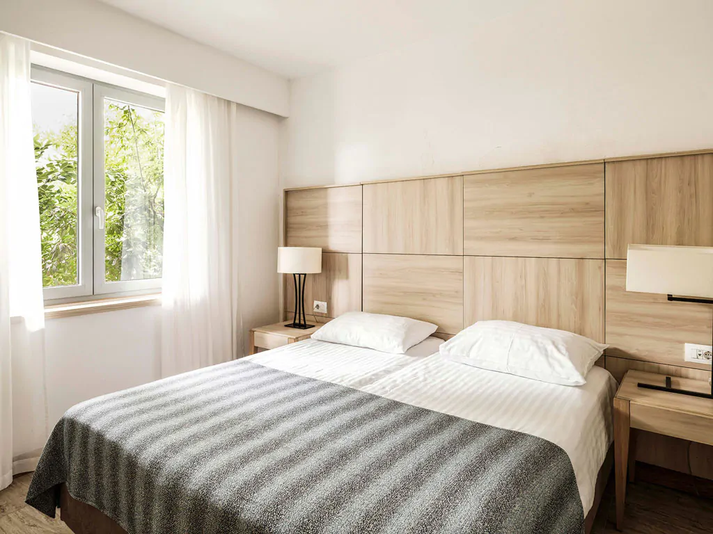 zaton-apartment-superior-one-bedroom-apartment-22-interior-bedroom-ii