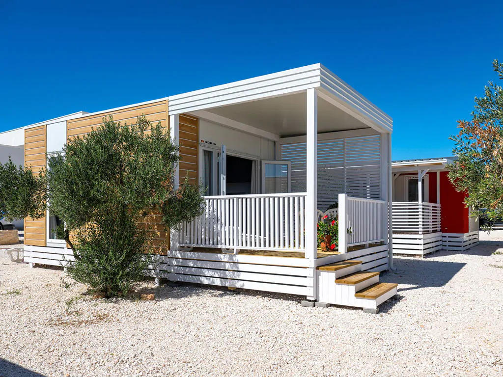 camping-resort-sibenik-mobile-home-c-exterior-sideview