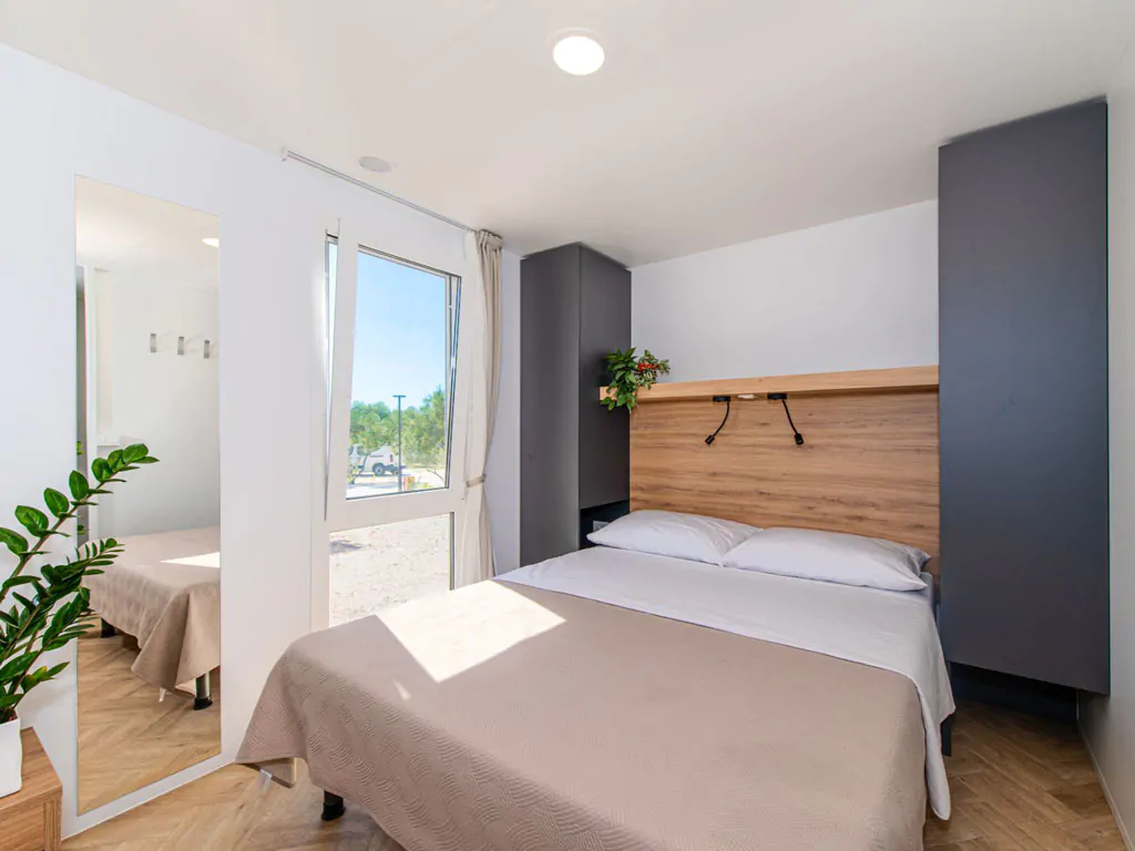 camping-resort-sibenik-mobile-home-c-interior-bedroom