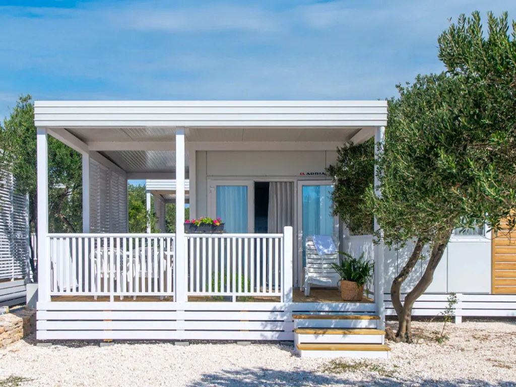 camping-resort-sibenik-mobile-home-s-first-row-exterior-frontview