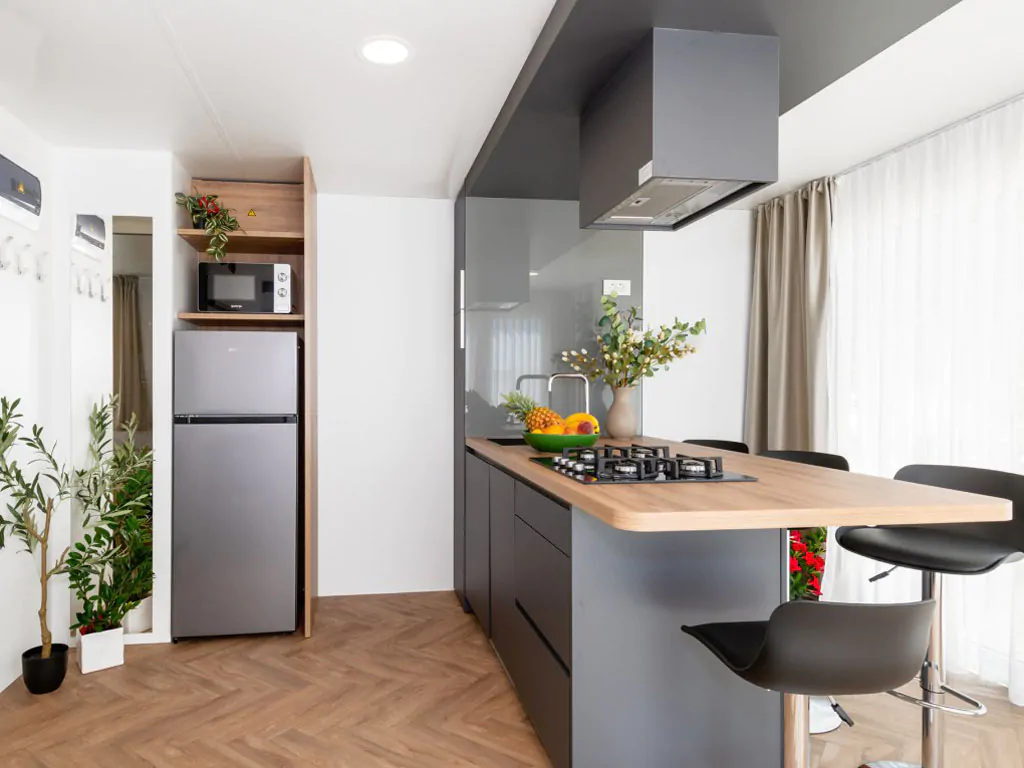 camping-resort-sibenik-mobile-home-s-first-row-interior-kitchen