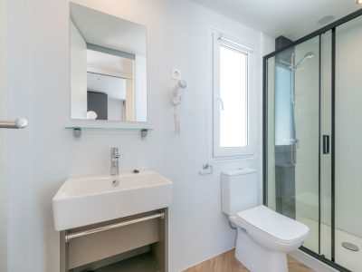 camping-resort-sibenik-mobile-home-s-interior-bathroom