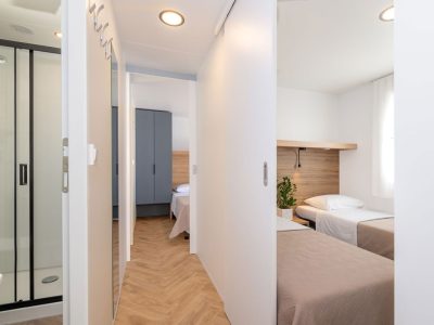 camping-resort-sibenik-mobile-home-s-interior-hallway
