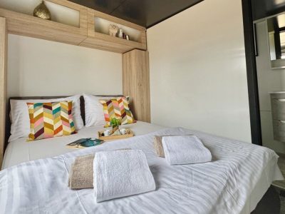 campsite-terra-park-phalaris-mobile-home-lunaris-camping-home-interior-bedroom-bathroom