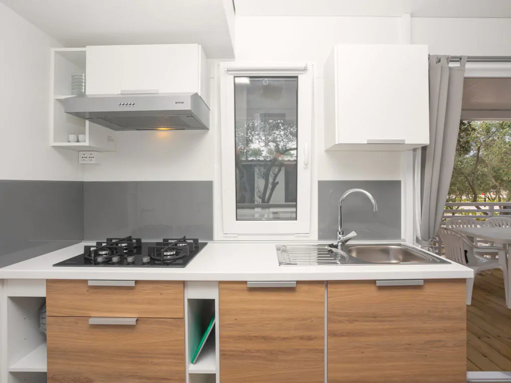 camping-resort-sibenik-mobile-home-a-zone-1-interior-kitchen