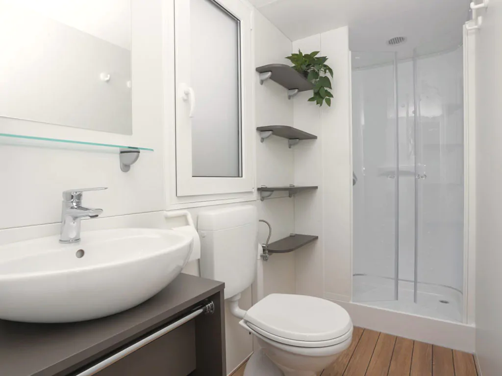 camping-resort-sibenik-mobile-home-a-zone-2-interior-bathroom