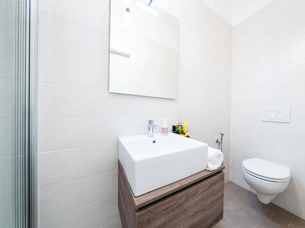 hu-altomincio-village-apartment-hu-room-smart-bathroom