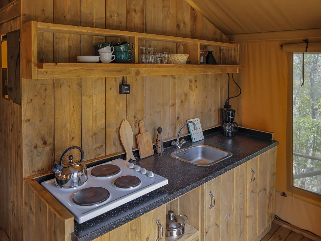 hu-fabulous-village-glamping-hu-glamp-premium-xl-interior-kitchen