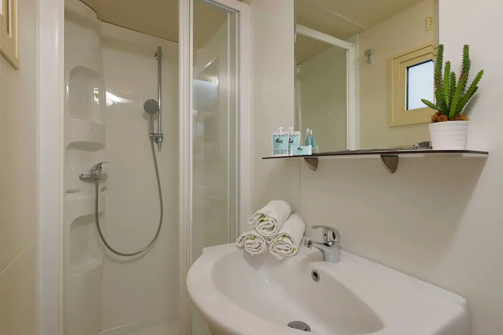 hu-fabulous-village-mobile-home-hu-stay-easy-interior-bathroom