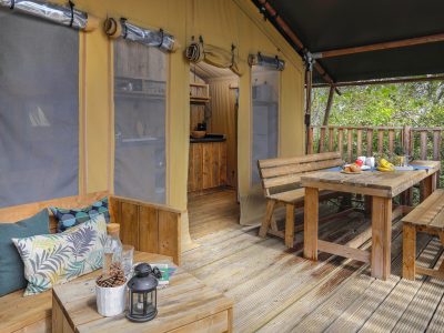 hu-norcenni-girasole-village-glamping-hu-glamp-premium-xl-exterior-terrace