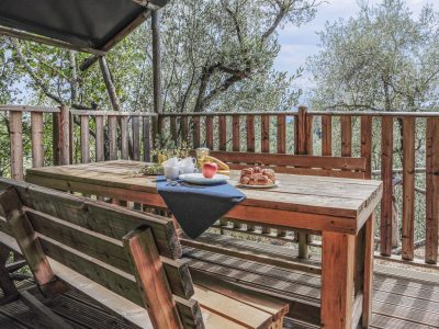 hu-norcenni-girasole-village-glamping-hu-glamp-premium-xl-exterior-terrace-table