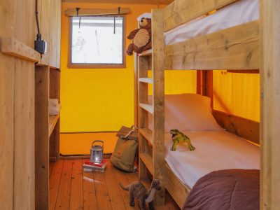 hu-norcenni-girasole-village-glamping-hu-glamp-premium-xl-interior-bedroom-bunkbed