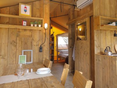 hu-norcenni-girasole-village-glamping-hu-glamp-premium-xl-interior-hallway
