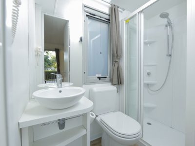 nu-norcenni-girasole-mobile-home-hu-stay-premium-interior-bathroom