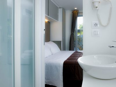 nu-norcenni-girasole-mobile-home-hu-stay-premium-interior-bedroom-bathroom