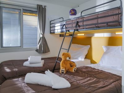 nu-norcenni-girasole-mobile-home-hu-stay-premium-interior-bedroom-single-beds-bunkbed
