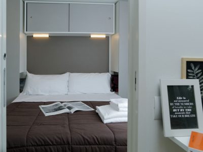nu-norcenni-girasole-mobile-home-hu-stay-smart-interior-bedroom