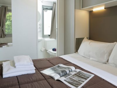 nu-norcenni-girasole-mobile-home-hu-stay-smart-interior-bedroom-doublebed