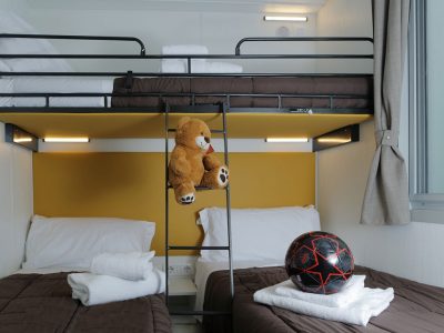 nu-norcenni-girasole-mobile-home-hu-stay-smart-interior-bedroom-single-beds-bunkbed