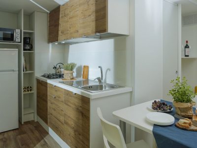 nu-norcenni-girasole-mobile-home-hu-stay-smart-interior-kitchen