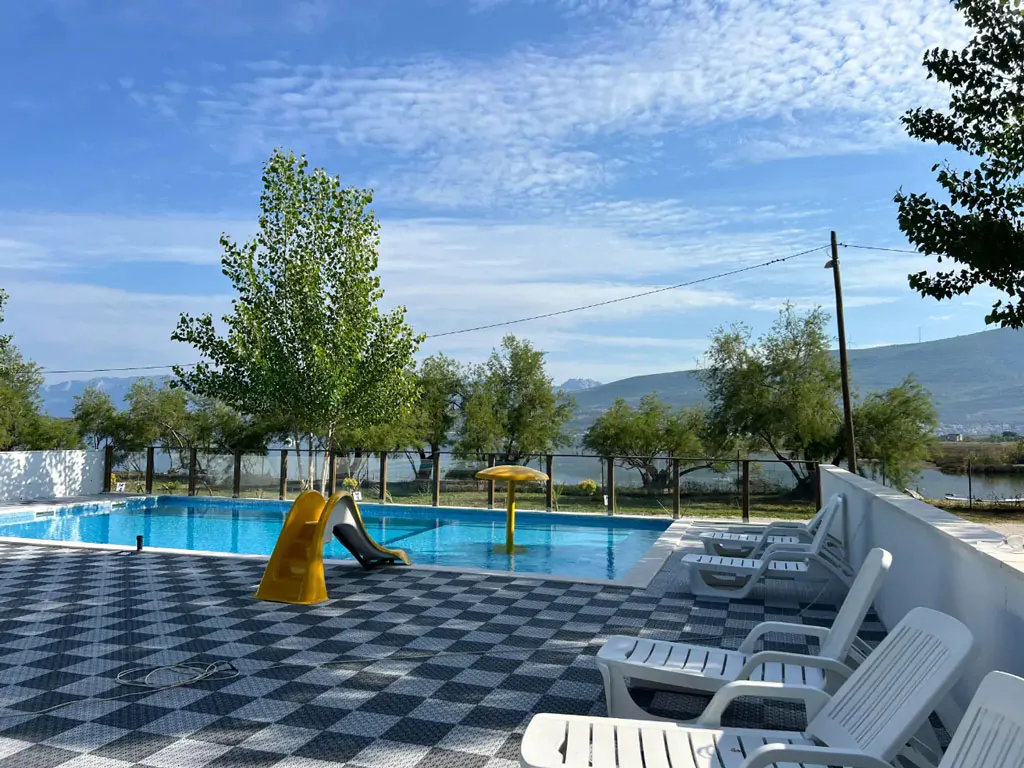 camping-karin-children-pool-sun-loungers