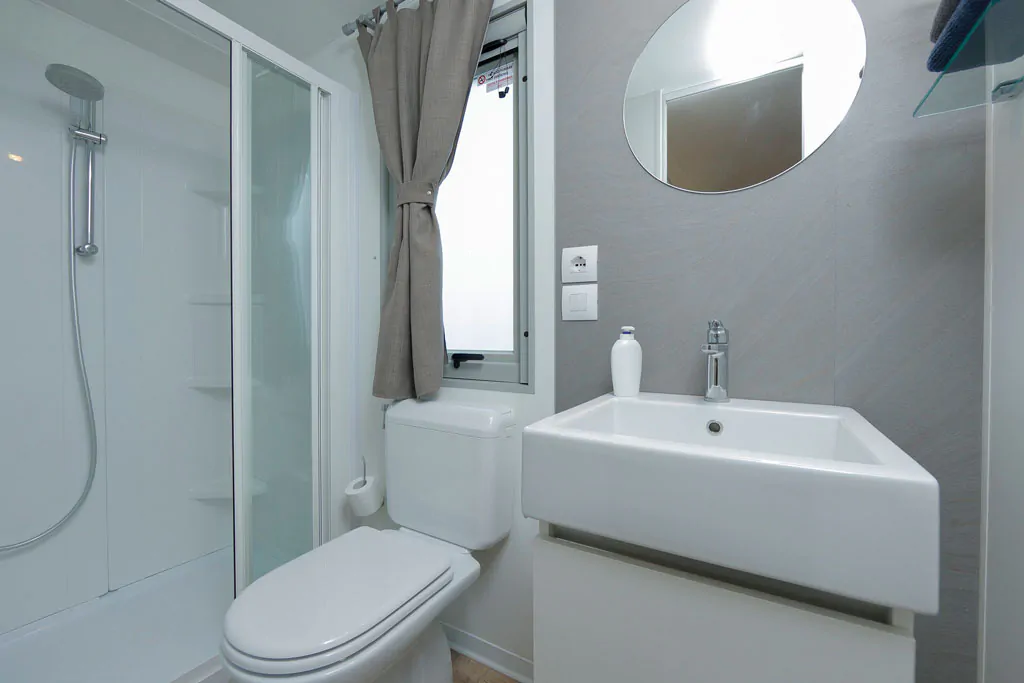 hu-fabulous-village-mobile-home-hu-stay-smart-l-interior-bathroom