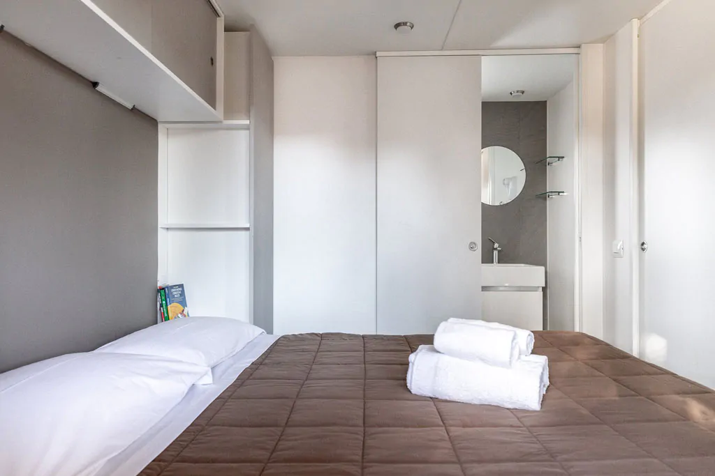 hu-fabulous-village-mobile-home-hu-stay-smart-l-interior-bedroom