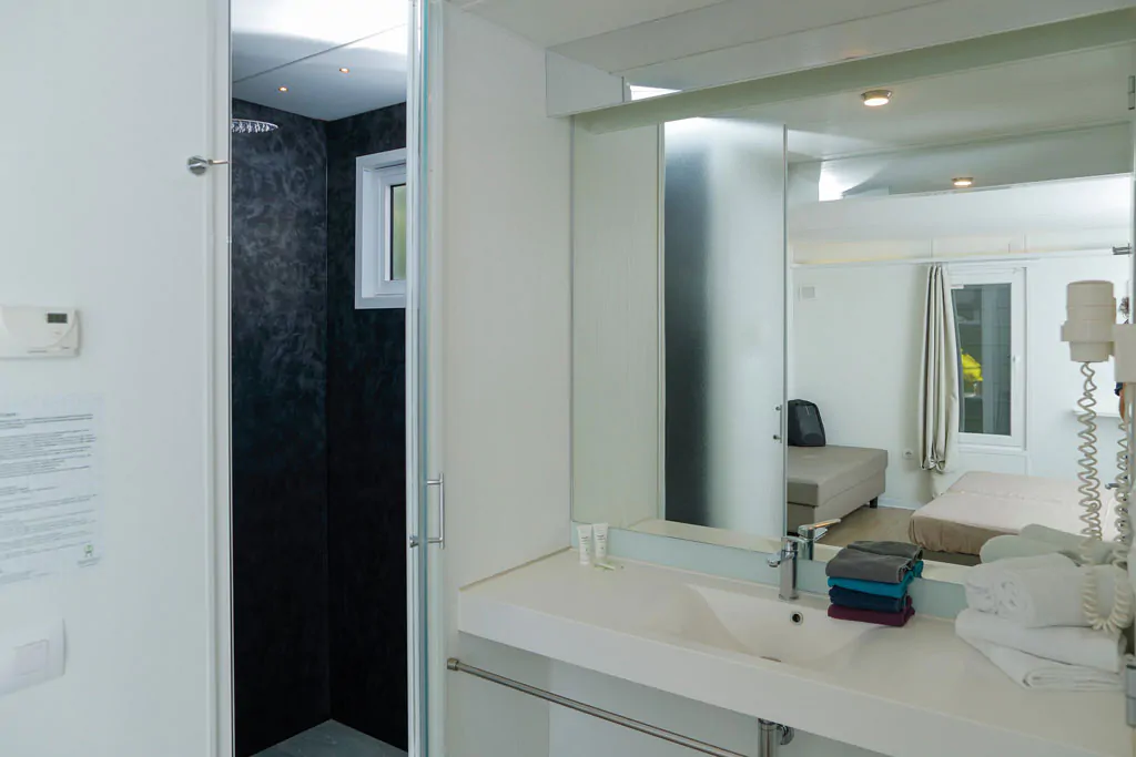 hu-fabulous-village-mobile-home-hu-stay-smart-s-interior-bathroom