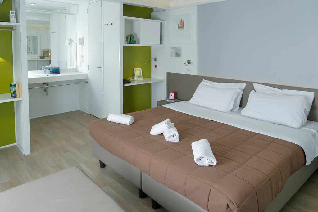 hu-fabulous-village-mobile-home-hu-stay-smart-s-interior-doublebed-bathroom