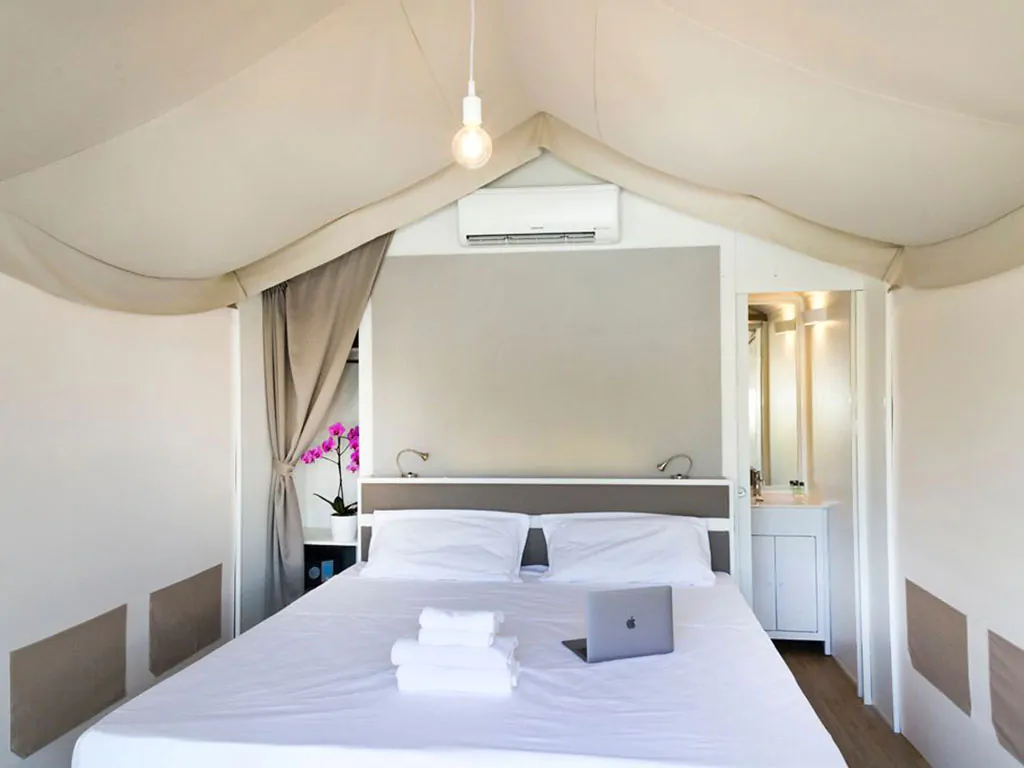 hu-firenze-certosa-camping-in-town-glamping-hu-glamp-smart-interior-bedroom