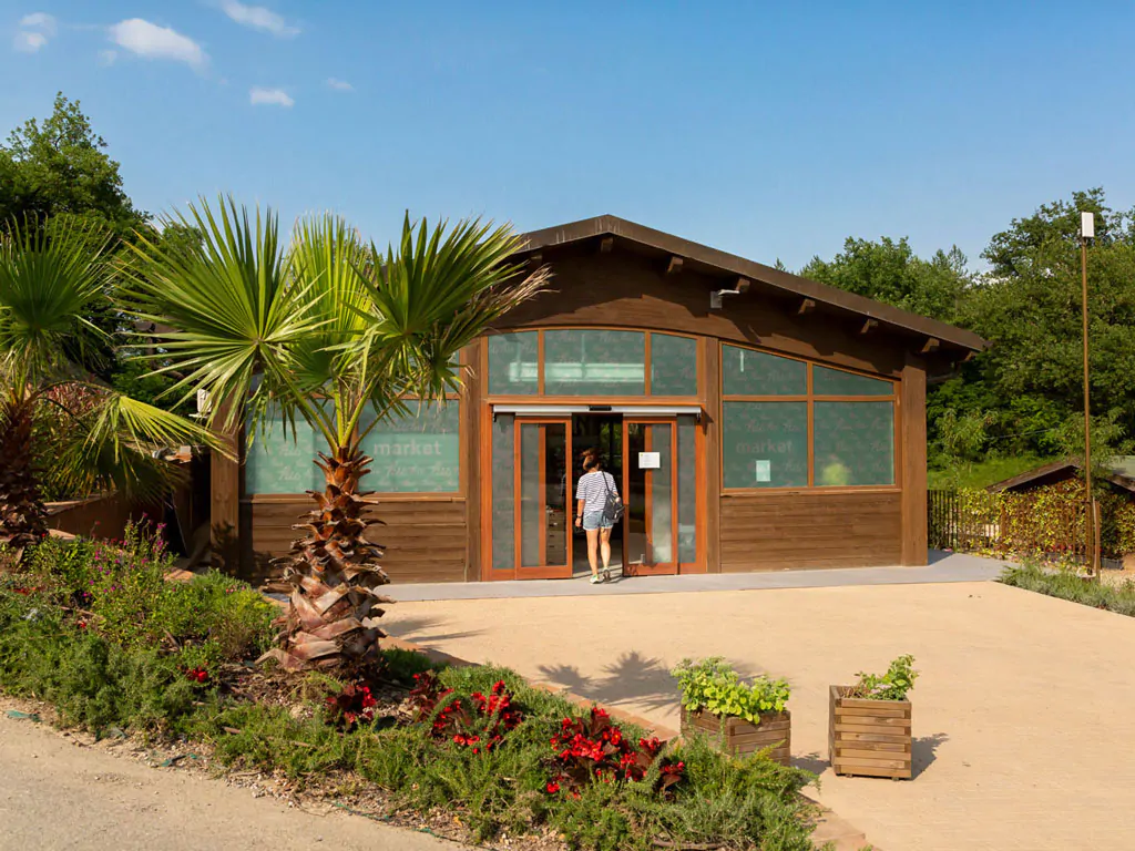 hu-firenze-certosa-camping-in-town-market