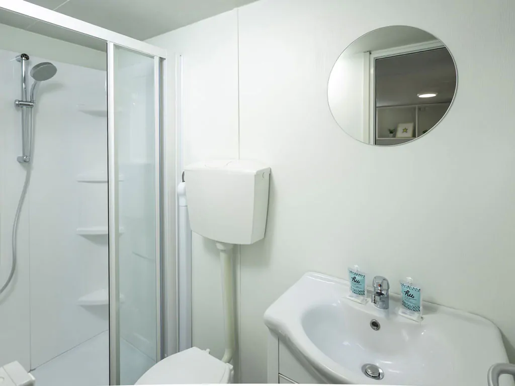 hu-firenze-certosa-camping-in-town-mobile-home-hu-stay-easy-s-interior-bathroom