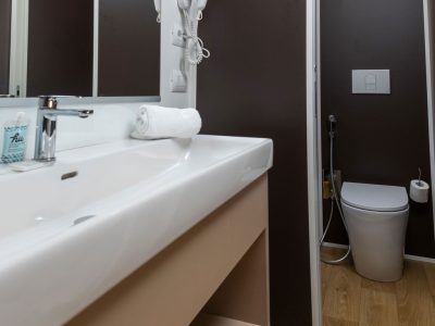 hu-firenze-certosa-camping-in-town-mobile-home-hu-stay-premium-interior-bathroom-toilet