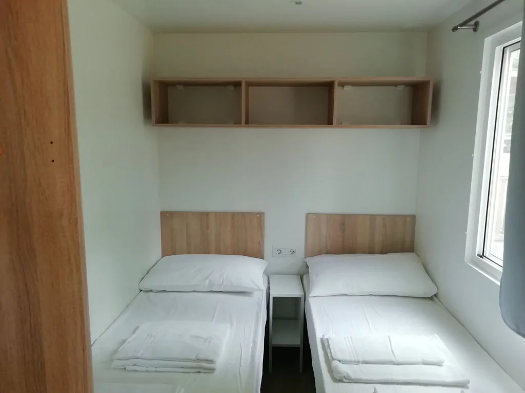 hu-firenze-certosa-camping-in-town-mobile-home-hu-stay-smart-interior-bedroom-singlebeds
